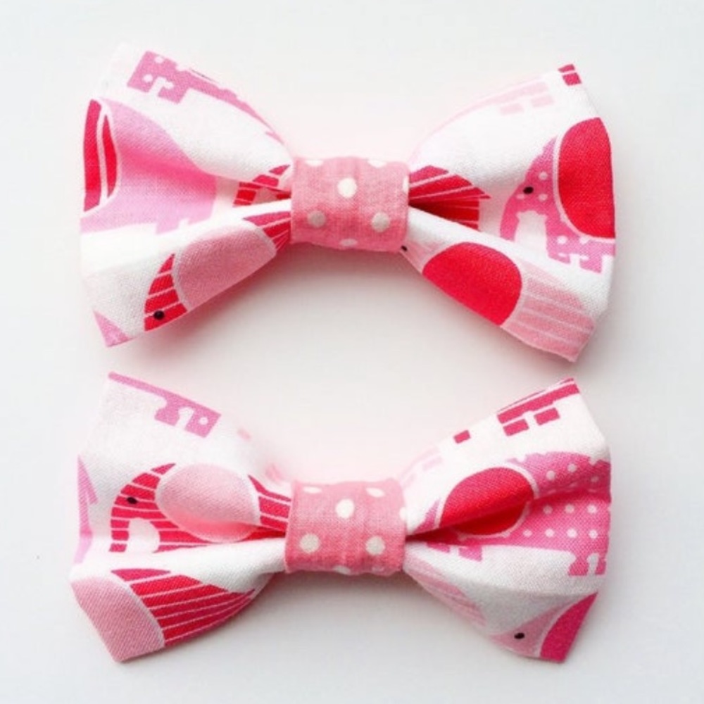 🏝 Little girl's pink elephant hair bows